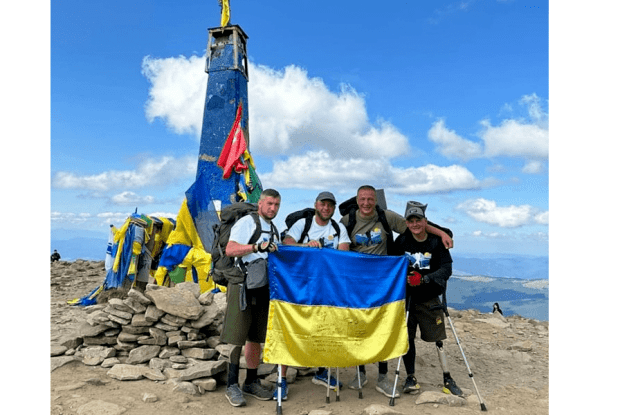 Нескорені: ветерани на протезах підкорили Говерлу