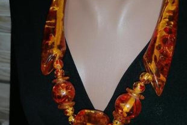 У волинському виші вчитимуть майстрів з обробки бурштину?