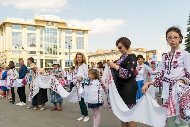 «Мамин рушник промовляє без слів...» (Фото)