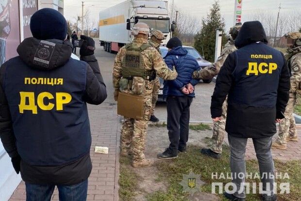 На Волині викрили банду рекетирів, які вибивали з чоловіка 60 тисяч «баксів»