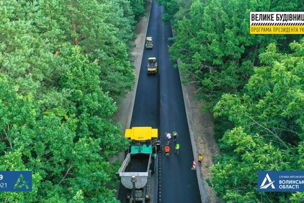 Ще одну ділянку волинської траси встелили новим асфальтом (Фото)