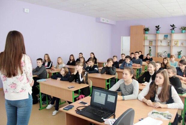 Луцькі ліцеїсти дізналися більше про рись, зубра та вовчка