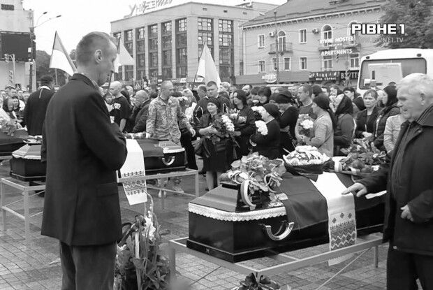 Загинули в один день: у Рівному попрощалися з трьома військовими (Відео)