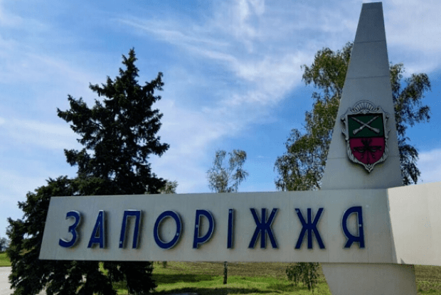 Благав на колінах: на Запоріжжі окупанти на блокпосту не випустили чоловіка з хворою матір'ю