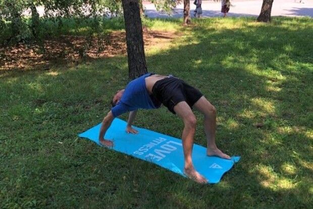 Вакарчук-йог показав «мостик»