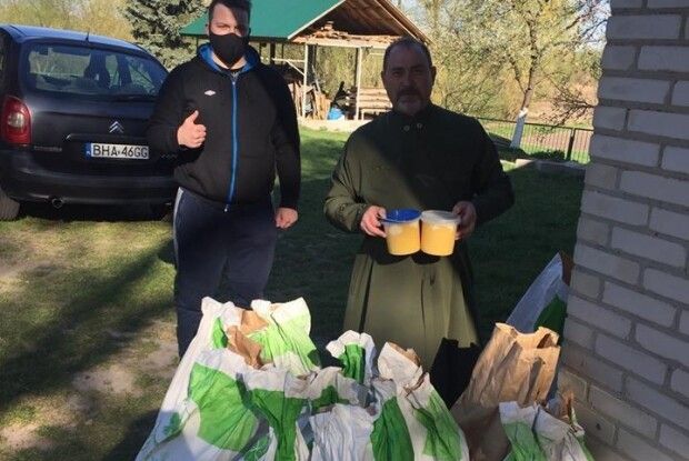 Волиняни передали бійцям на Схід паски і смаколики