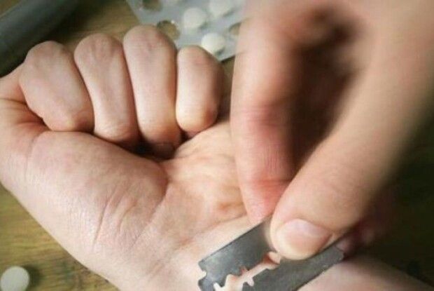 28-річний волинянин порізав собі вени біля відділку поліції