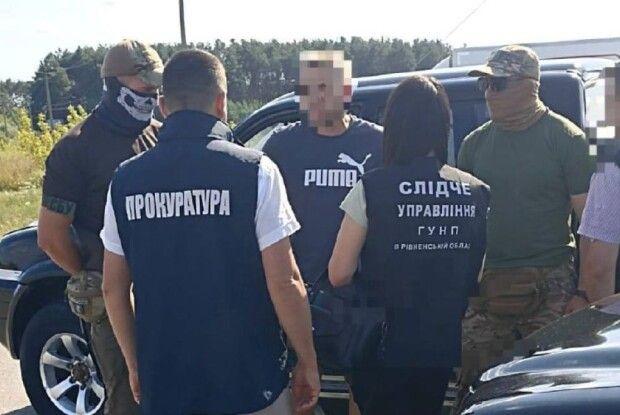 Продавав авто, завезені для ЗСУ: на Рівненщині спіймали псевдоволонтера