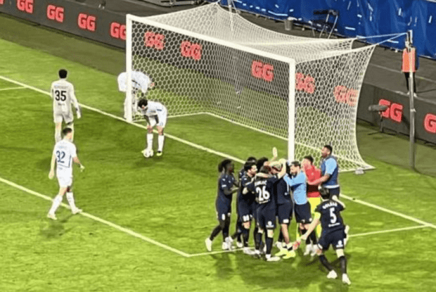 Чемпіон України з футболу пограв чемпіону Кіпру. А шо? 