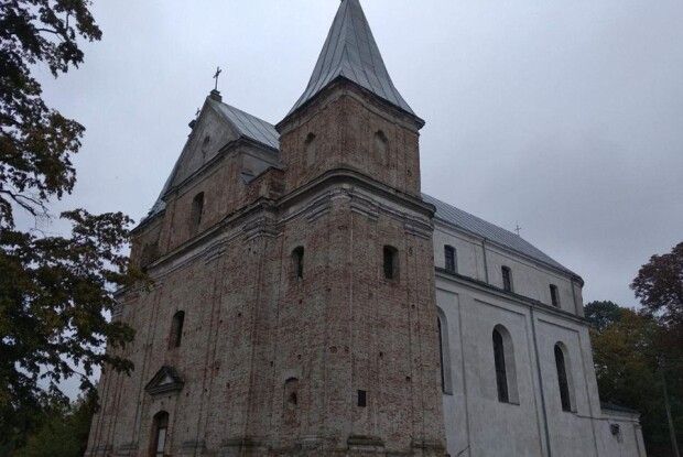 У стіні Благовіщенського костелу в Клевані виявлено артилерійські снаряди часів Другої світової