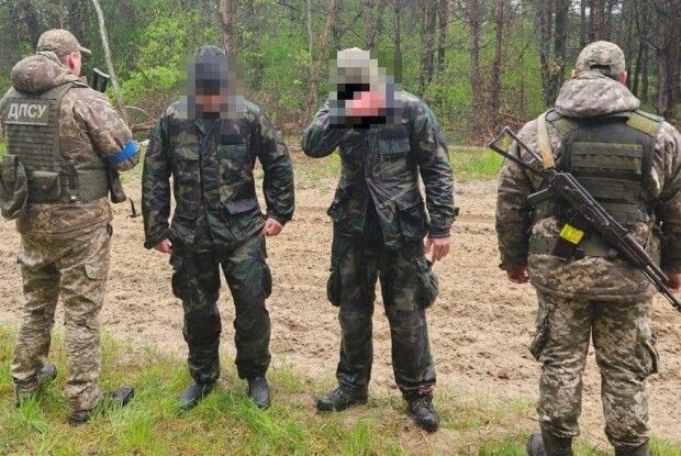 Двоє волинян вирішили вплав повернутися до України