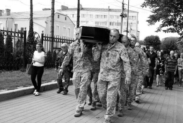Луцьк провів в останню дорогу загиблого навійні Героя (Фото)