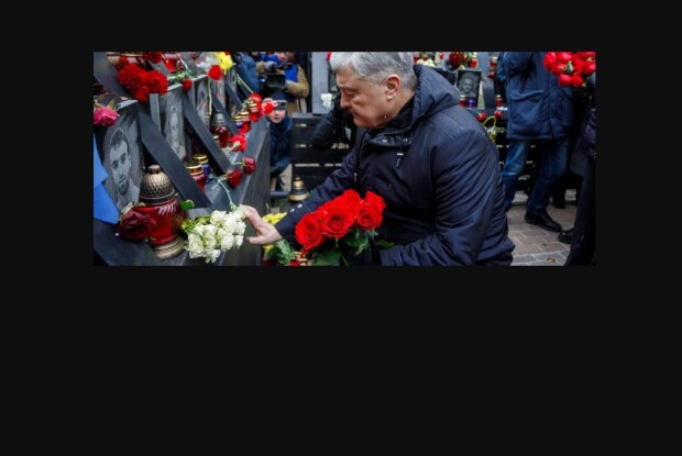 Порошенко не стримував сліз сьогодні на Алеї Небесної Сотні (Відео)