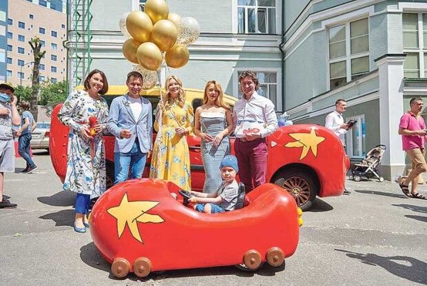 Онкохворий хлопчик намріяв супермобіль для дитячої лікарні