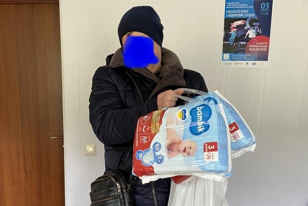 «Мої діти такого не їдять»: донецький суддя влаштував скандал через гуманітарку (Фото)