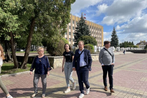 На Волині мер німецького міста спробує плести захисні сітки