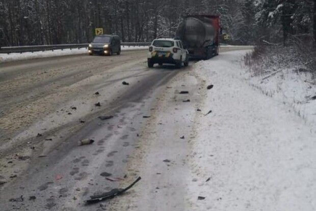 На Львівщині зіткнулись автомобіль та вантажівка: одна людина загинула, ще троє травмовані