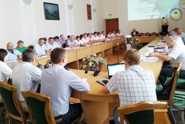 Експерти бачать три райони на Волині. Нардепи – чотири