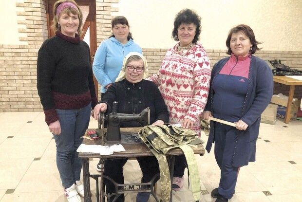 Добровольчий жіночий батальйон шиє для наших захисників «розгрузки»