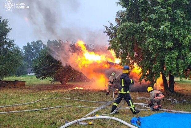 На Волині через блискавку сталася пожежа