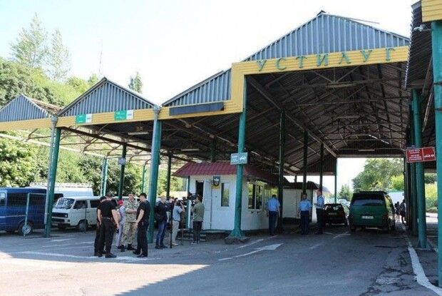 На пункті пропуску «Устилуг» зібралось 100 автомобілів