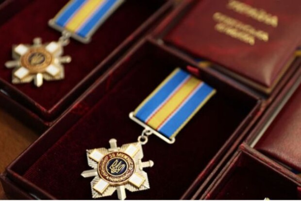 У громаді на Волині рідним загиблих воїнів-краян вручили посмертні нагороди