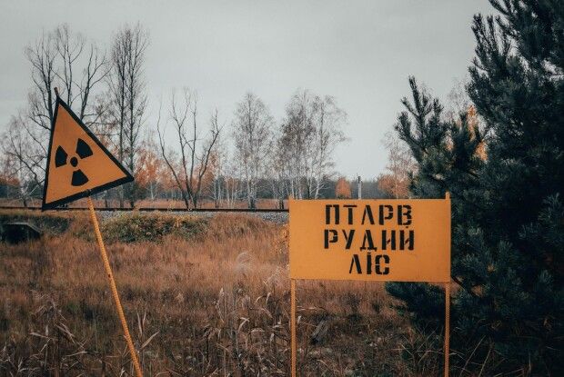 Російські окупанти у Рудому лісі підняли хмари радіоактивного пилу