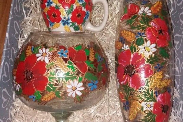  В її руках горнятко до чаю перевтілюється в цілий мистецький шедевр