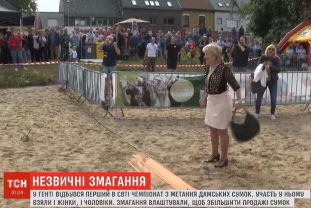 У Бельгії змагалися метальники – хто далі пожбурить жіночу сумку (відео)