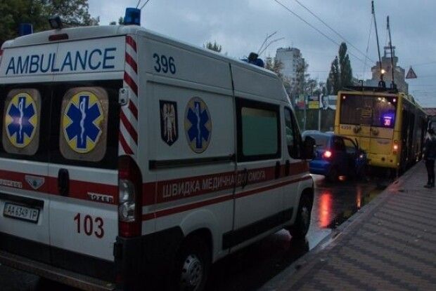 Рівнянку у тролейбусі вдарило струмом: жінку госпіталізували