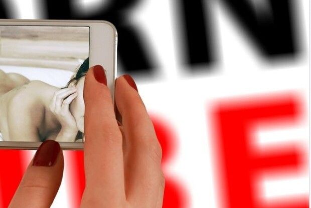  В Україні пропонують легалізувати порно та еротику