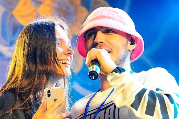 Його не впізнають без панами, – дівчина лідера Kalush Orchestra поділилася деталями життя з ним