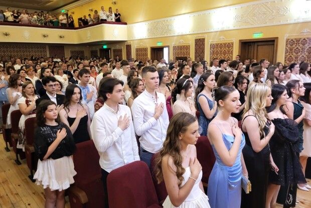 У Ковелі 69-ти найуспішнішим випускникам 2024 року вручили медалі