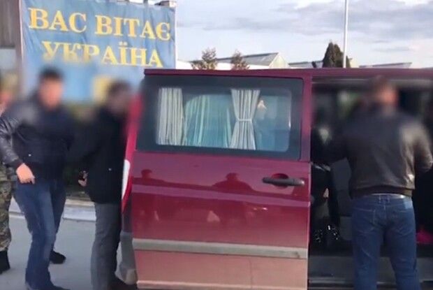 Затримали іноземця за спробу переправити українок до борделю в Німеччині (Відео)