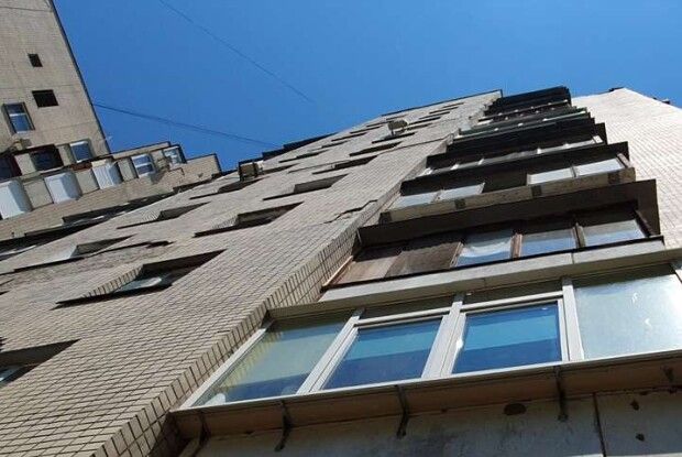 Із балкона багатоповерхівки випав 8-річний хлопчик