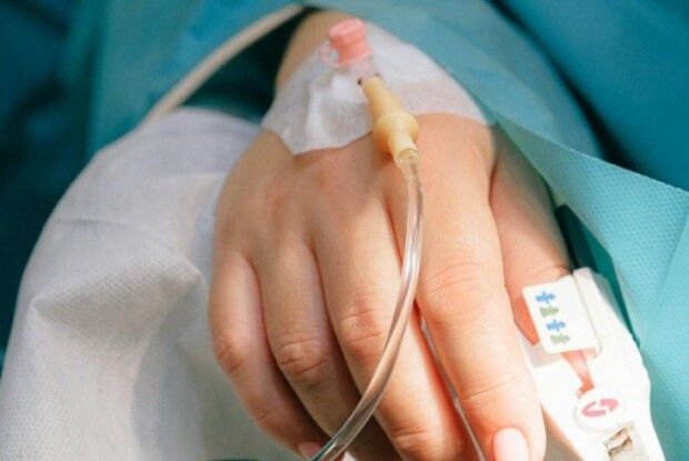 Дівчина, яку вчора збили на «зебрі» у Луцьку, бореться за життя