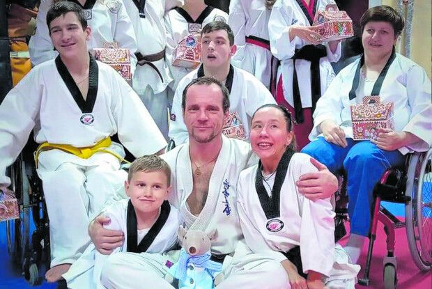 Сенсей зробив незламними тих, від кого відвертали погляд