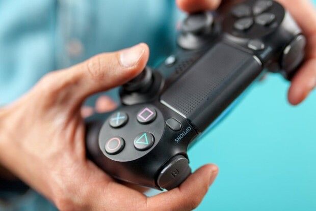 Неповнолітнім заборонили грати в онлайн-ігри більше трьох годин на тиждень