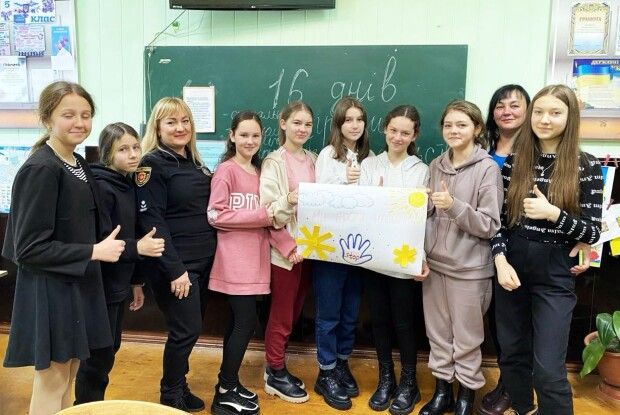 Рівненські поліцейські проводять тематичні бесіди в освітніх закладах (Фото)