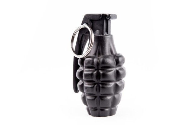 На Волині замість картоплі на городі підліток знайшов… гранату