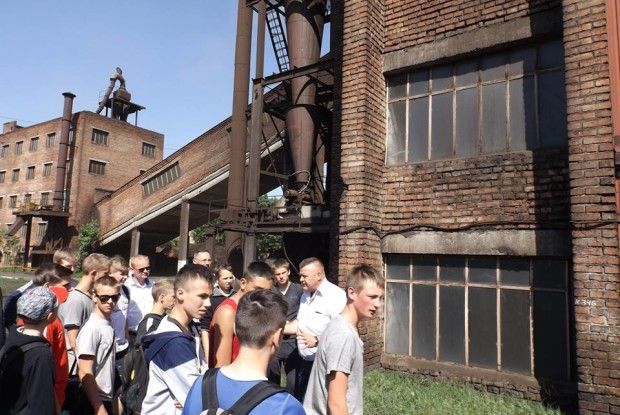 Юним маневичанам показали, як видобувається торф