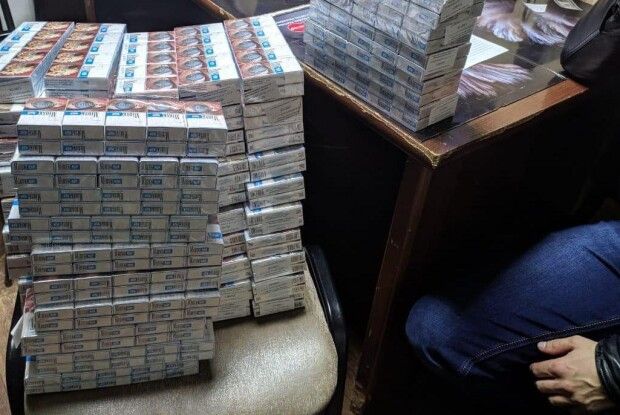 Двоє українців переносили сигарети із Білорусі рюкзаками (Фото)