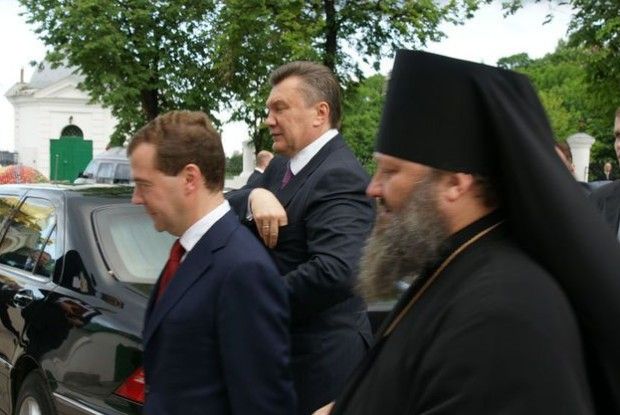 Намісник Києво-Печерської лаври проклинав людей, щоб вони помирали