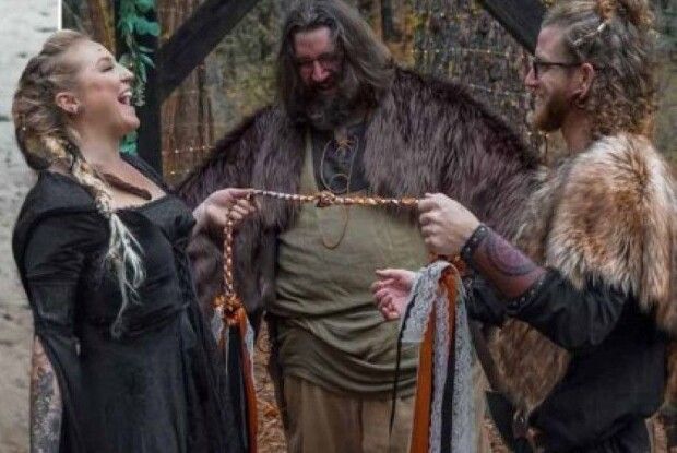 Розлучені в дитинстві закохані друзі зустрілись через 18 років і одружились