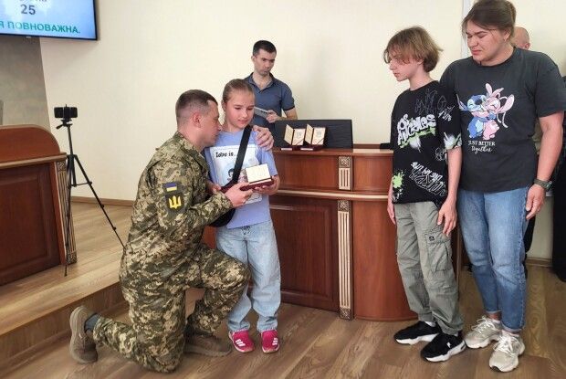 У громаді на Волині рідні полеглих Героїв отримали їхні посмертні відзнаки