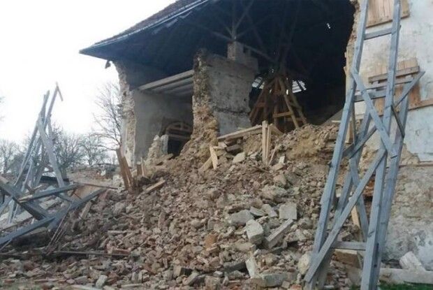 Обвалилася стіна Поморянського замку на Львівщині