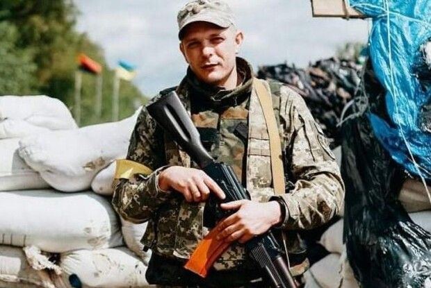 Почувши слово «тато», синочок Михасик Героя з Волині  дивиться на небо