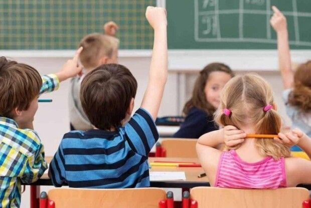 В Україні можуть подовжити навчальний рік через війну  