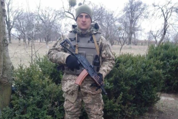 На Рівненщині «живим коридором» в останню дорогу проведуть 35-річного Героя