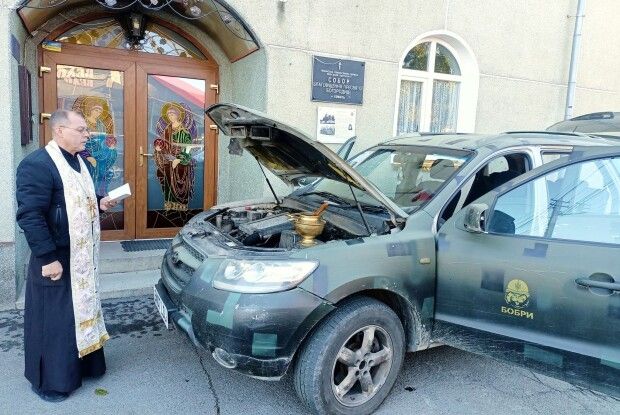 Громада на Волині придбала автівку для захисників
